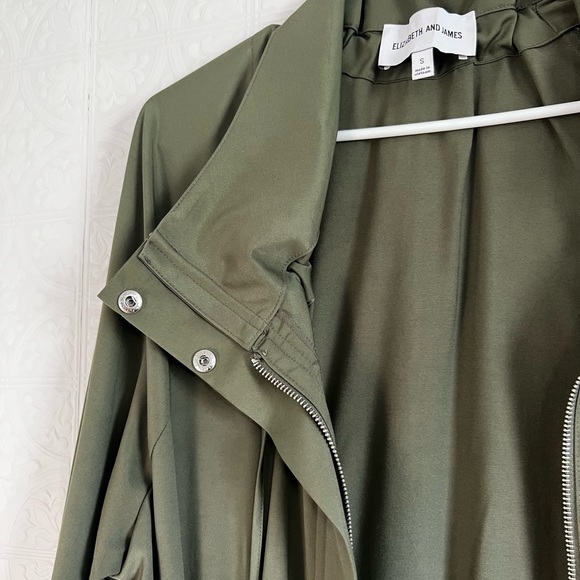 ELIZABETH&JAMES | Olive Windebreaker - Picture 4 of 6